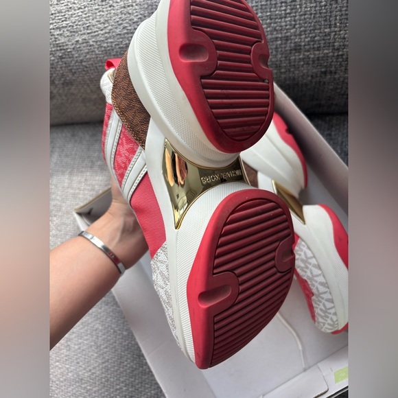 Almost New Michael Kors women  Olympia Trainers β Size 8.5 ! - Picture 7 of 14